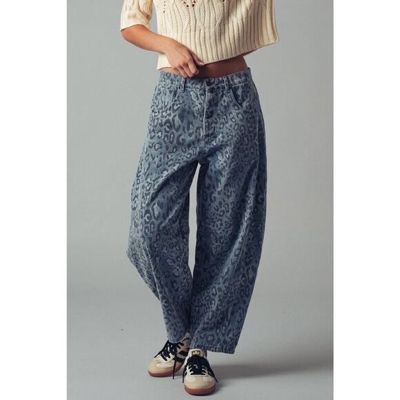 Urban Daizy Leopard Print Relaxed Straight Denim Pants - Picture 4 of 15